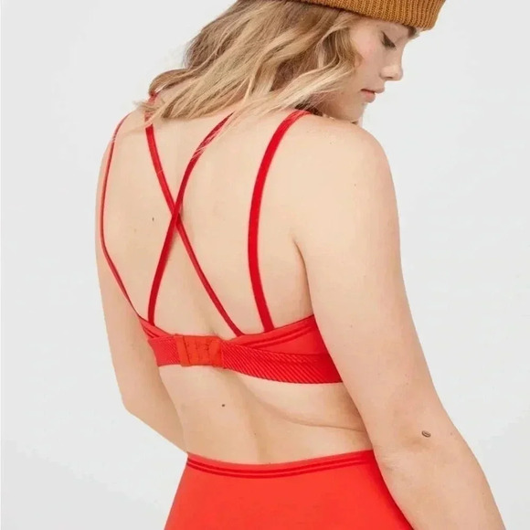 OFFLINE By Aerie Goals Velvet Trim Sports Bra - Picture 2 of 11